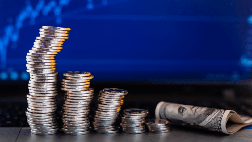 Estratégias jurídicas para créditos estressados explicadas por Felipe Rassi no contexto financeiro.